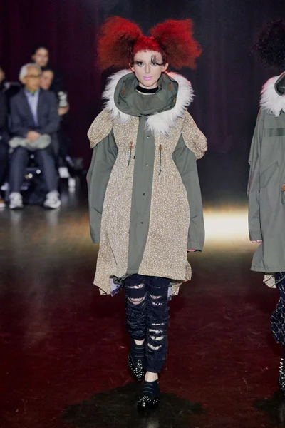Look 19